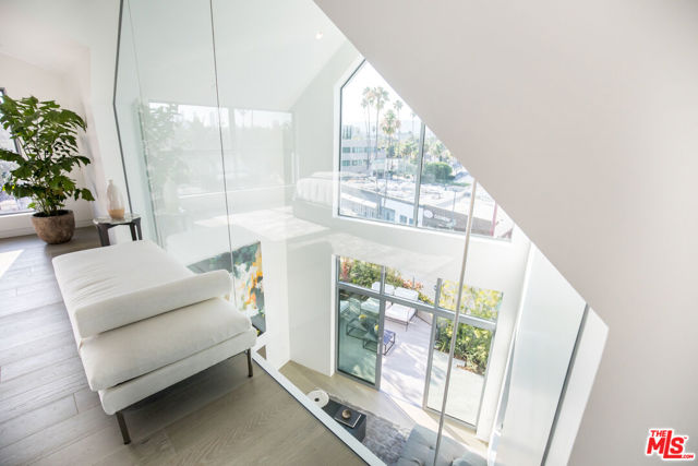 8600 Wilshire Boulevard, Beverly Hills CA: https://media.crmls.org/mediaz/807352e9-82b4-44ff-bcf2-b3cb18a8644f.jpg