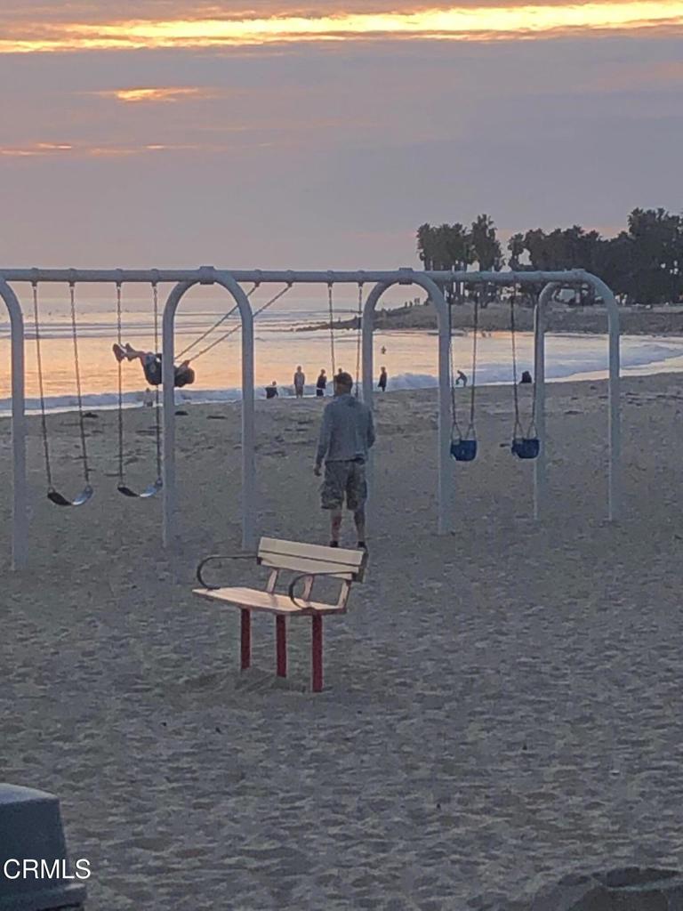 https://media.crmls.org/mediaz/8073b28c-445d-43ab-ad93-3f0ded5bd70d.jpg?preset=X-Large