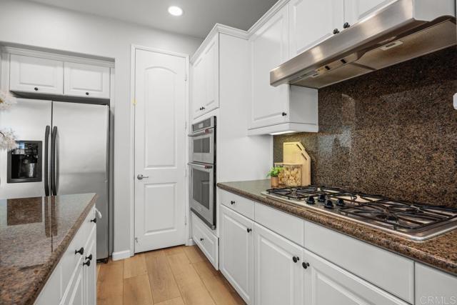 4016 Lake Shore Lane, Fallbrook CA: https://media.crmls.org/mediaz/8073bfc8-7c69-48ba-91bf-cb80170cca9e.jpg