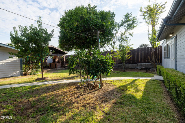 259 Acacia Street, Altadena CA: https://media.crmls.org/mediaz/8073ce35-0d2b-4eaa-8a14-3ba44502e441.jpg