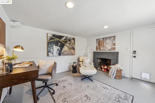 7069 Saroni Dr, Oakland CA: https://media.crmls.org/mediaz/8074495f-dcfd-4d0b-b5a2-de149a5cfe5e.jpg