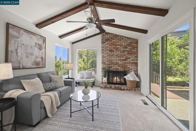 277 Holiday Hills Dr, Martinez CA: https://media.crmls.org/mediaz/80746ea3-ab1b-4f18-97a0-bb3f814a55d6.jpg