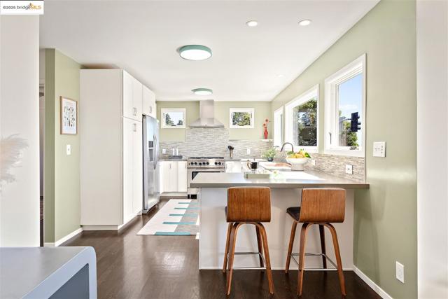 1000 Navellier St, El Cerrito CA: https://media.crmls.org/mediaz/807473fc-085f-4ab3-bdc9-c5ab1dafed51.jpg