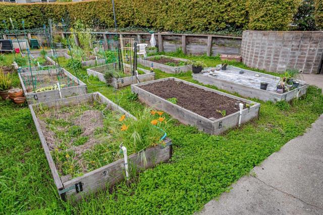 4016 Farm Hill Boulevard, Redwood City CA: https://media.crmls.org/mediaz/80748723-32a1-4ab4-a874-1bf3f7afa7dd.jpg