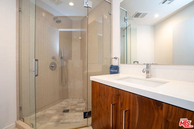 3865 Buena Park Drive, Studio City CA: https://media.crmls.org/mediaz/8074cee4-b6c2-40b4-a68b-76081185450d.jpg