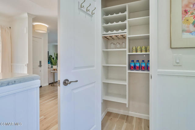 4021 Yankee Drive, Agoura Hills CA: https://media.crmls.org/mediaz/8075a1f3-fd07-404f-a07e-b0eb6d8c2093.jpg