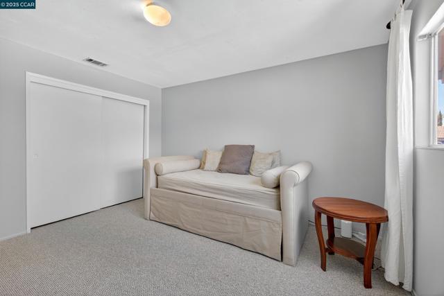 2173 Madrone Dr, Fairfield CA: https://media.crmls.org/mediaz/8075cc1f-b4de-4373-ade9-f4a3ce89e4f7.jpg