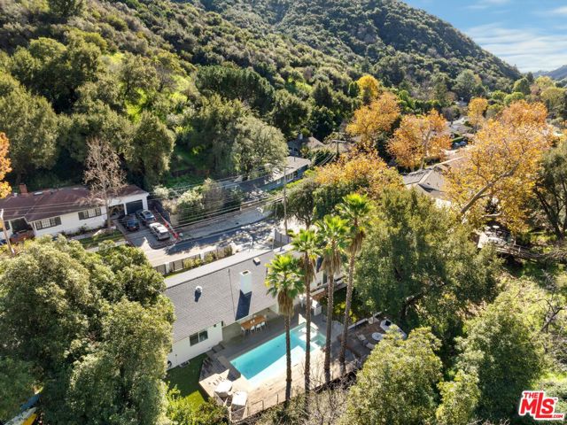 3443 Mandeville Canyon Road, Los Angeles CA: https://media.crmls.org/mediaz/8076d559-33fb-493e-a949-ec9bcb3210d6.jpg