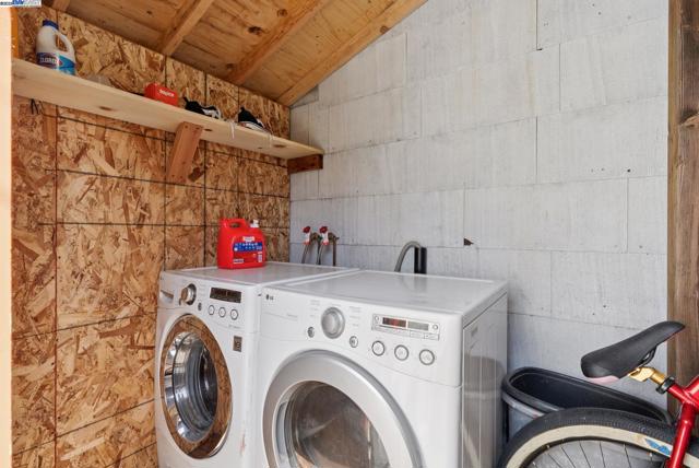 1706 Fairview St, Berkeley CA: https://media.crmls.org/mediaz/80770e75-4d22-437a-9681-352534a62e0f.jpg