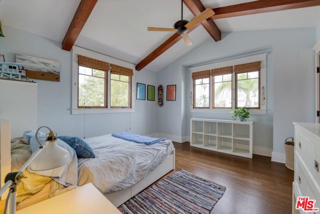 933 W Venezia Avenue, Venice CA: https://media.crmls.org/mediaz/80771825-2a8d-4d13-b559-b74303052fff.jpg
