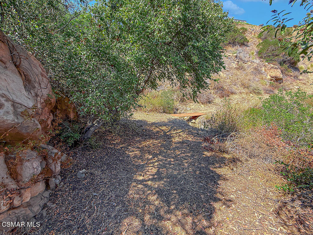 https://media.crmls.org/mediaz/80773eda-4d1c-419e-b5f7-b9ba9ca3f096.jpg?preset=X-Large