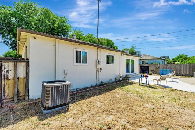 2105 Geneva Drive, Modesto CA: https://media.crmls.org/mediaz/80776344-c117-4162-bae4-d6b0880182ef.jpg