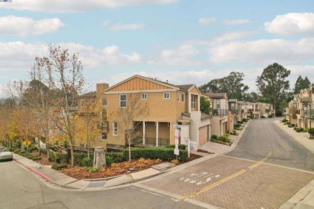 3364 Chartwell St, San Ramon CA: https://media.crmls.org/mediaz/80776d94-5c6e-4947-8633-1c7fce7f5226.jpg