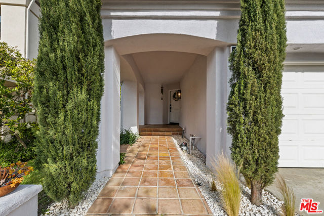 4370 Park Monte Nord, Calabasas CA: https://media.crmls.org/mediaz/80779a1a-4414-4f11-8a7e-c04ab7e61156.jpg