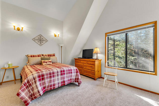52402 Pine Ridge Road, Idyllwild CA: https://media.crmls.org/mediaz/80779c68-287e-43be-9a7f-ee3b40bbae51.jpg