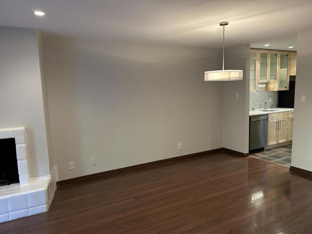 940 Peninsula Avenue, San Mateo CA: https://media.crmls.org/mediaz/80780112-35d1-4051-8498-199ed8ad9c7b.jpg