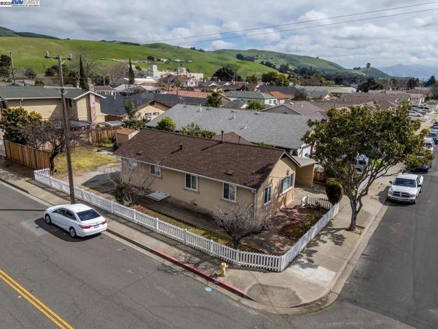 33408 4th Street, Union City CA: https://media.crmls.org/mediaz/80788ee7-89dc-4e8a-aefd-9b16f2fcad2c.jpg