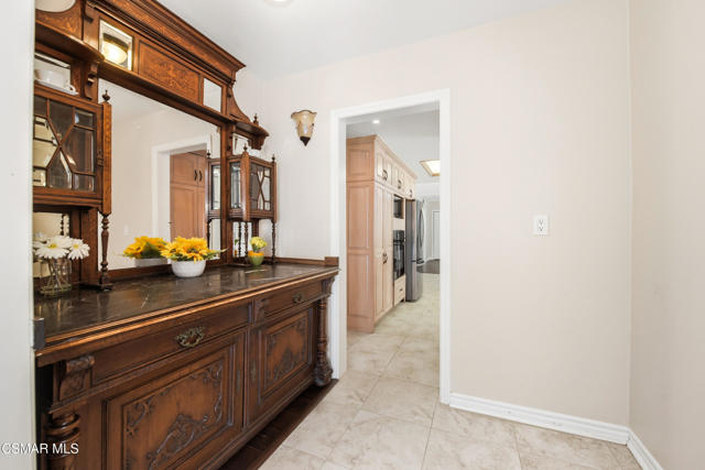 20027 Hiawatha Street, Chatsworth CA: https://media.crmls.org/mediaz/8078a35e-71e3-4eae-817d-99fdd6c7987b.jpg