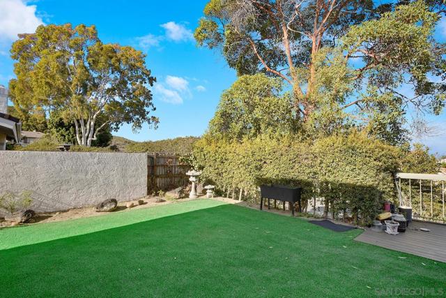 6643 Caminito Hermitage, La Jolla CA: https://media.crmls.org/mediaz/8078e2eb-c8b3-436d-8499-d341aba977e6.jpg