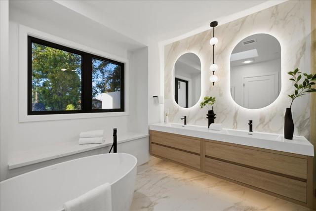 852 La Para Avenue, Palo Alto CA: https://media.crmls.org/mediaz/807977d4-962a-406f-98eb-2d271ec0a1b5.jpg