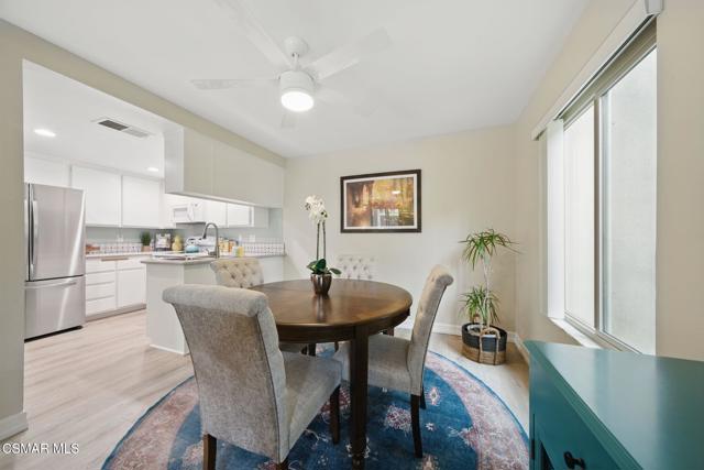 245 Oakleaf Drive, Thousand Oaks CA: https://media.crmls.org/mediaz/80797c92-d241-4c51-a580-94127f2ed792.jpg