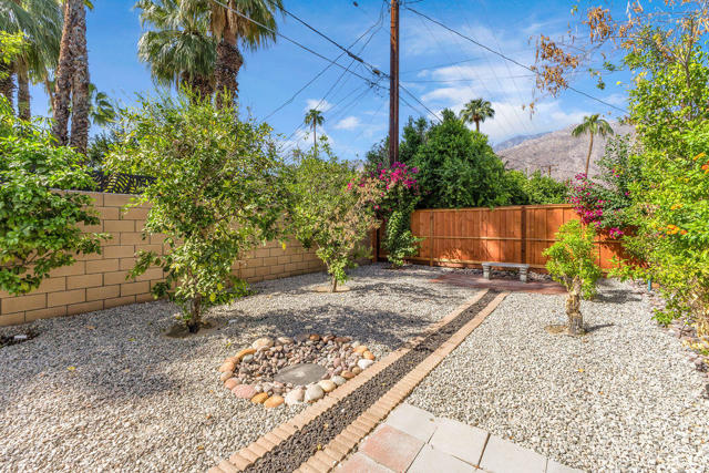 1075 E Sunny Dunes Road, Palm Springs, CA 92264