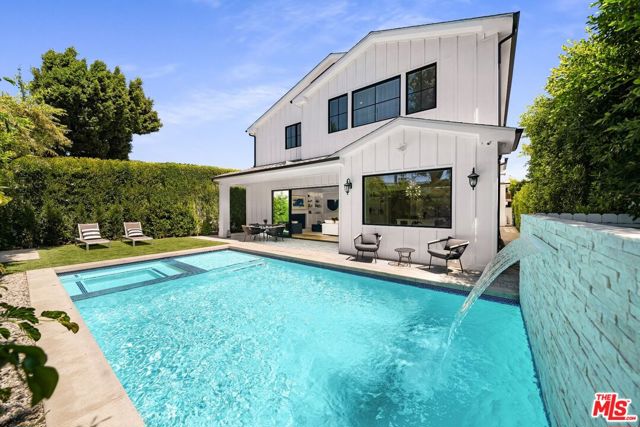 813 N Spaulding Avenue, Los Angeles CA: https://media.crmls.org/mediaz/807a3da6-e57a-4c1c-8416-fb7c122049ce.jpg