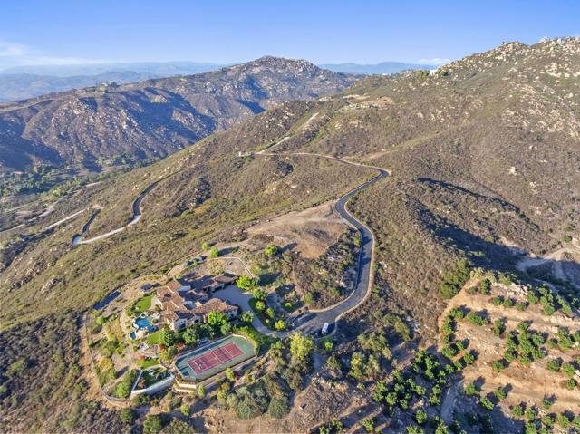 18010 Sunset Point Road, Poway CA: https://media.crmls.org/mediaz/807a9e61-0dd5-43e0-9eb6-e4448f20b748.jpg