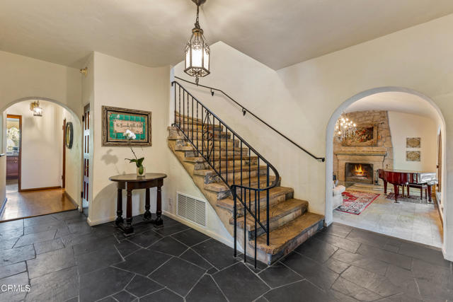 5321 Alta Canyada Road, La Canada Flintridge CA: https://media.crmls.org/mediaz/807abf8a-14a5-4796-a790-a771ce9fc62c.jpg