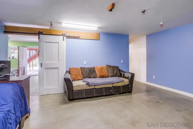 210 Frances Dr, El Cajon CA: https://media.crmls.org/mediaz/807b5014-4f6a-4a45-9cb3-25dbccdfd837.jpg