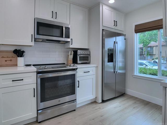 Detail Gallery Image 2 of 39 For 9230 Carlton Oaks Dr, Santee,  CA 92071 - 2 Beds | 1/1 Baths