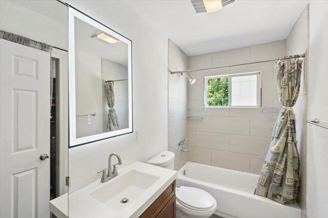 519 Longwood Court, Hayward CA: https://media.crmls.org/mediaz/807be373-8f15-4540-874b-7ed696b501d4.jpg