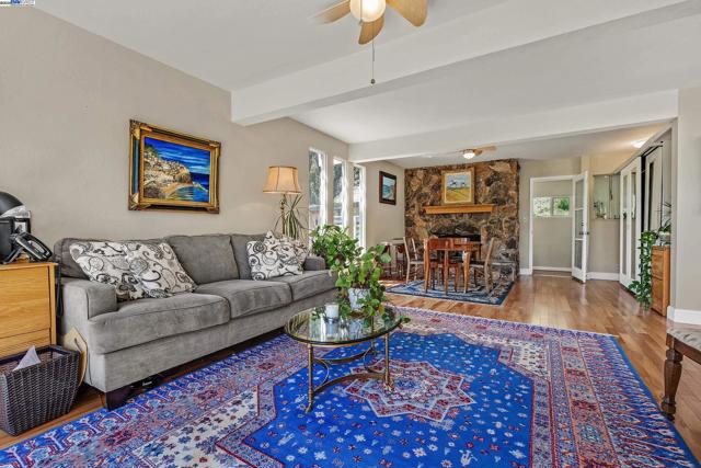 1923 Green Valley Rd, Alamo CA: https://media.crmls.org/mediaz/807c652c-8f40-4009-bb0b-6d70ff7ed3ec.jpg
