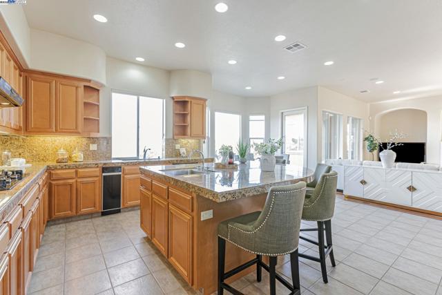 Image 12 of 51 For 9542 Velvet Leaf Cir