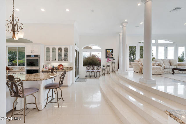 932 Rosario Drive, Thousand Oaks CA: https://media.crmls.org/mediaz/807d49cb-bafa-4811-94f8-9a7ee30ff976.jpg