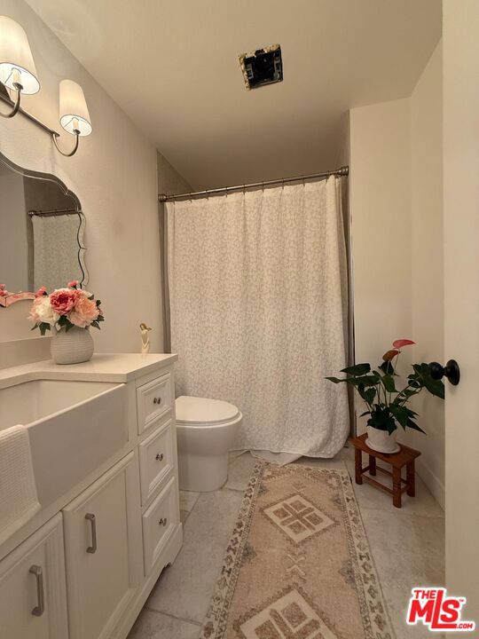10234 Oklahoma Avenue, Chatsworth CA: https://media.crmls.org/mediaz/807dbc4c-0d0d-4353-a0cd-859cf06b9b41.jpg