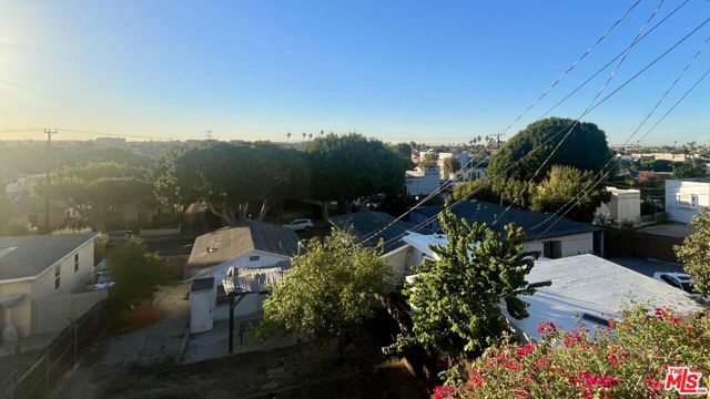 819 Pier Avenue photo 3