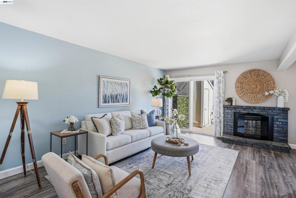 1235 Marina Cir