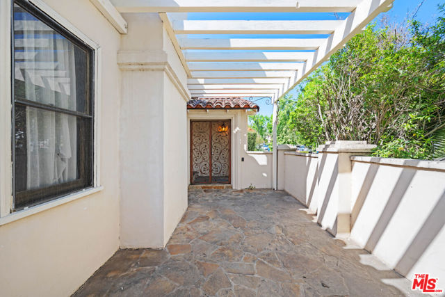 1147 S Point View Street, Los Angeles CA: https://media.crmls.org/mediaz/807e6346-e78a-4215-9b5e-23128a08d96a.jpg