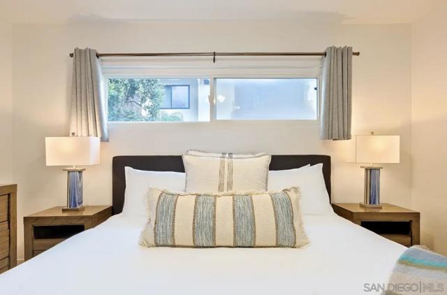 1816 Diamond, San Diego CA: https://media.crmls.org/mediaz/807e8f12-4652-4dc2-934f-a143f832fd41.jpg