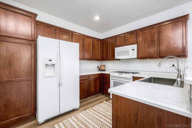 1801 Clare Ln, San Diego CA: https://media.crmls.org/mediaz/807ea096-8a99-407d-a642-68c1ac956125.jpg