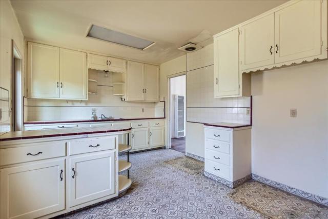 556 First Avenue, Chula Vista, California 91910, 2 Bedrooms Bedrooms, ,1 BathroomBathrooms,Single Family Residence,For Sale,First Avenue,250020101SD