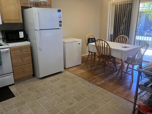 Detail Gallery Image 7 of 14 For 1037 E. Washington Ave #2,  Escondido,  CA 92025 - 3 Beds | 2 Baths