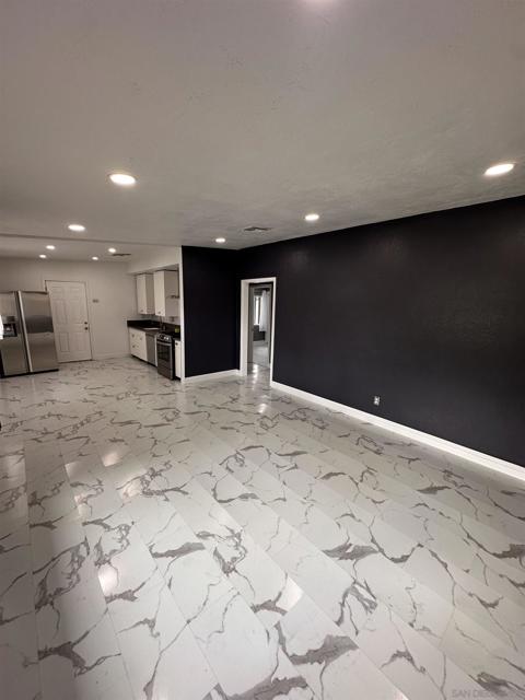 736 Jewell Drive, San Diego CA: https://media.crmls.org/mediaz/80800e20-57f9-4a80-858b-1206c06ca08c.jpg