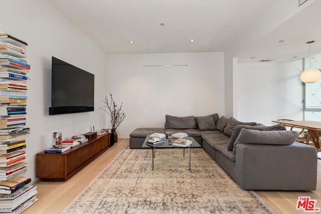 825 N Kings Road, West Hollywood CA: https://media.crmls.org/mediaz/80802da6-8892-48c1-9dad-d1546dde9497.jpg