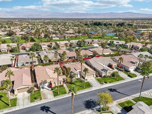 60920 Living Stone Drive, La Quinta CA: https://media.crmls.org/mediaz/80808832-bf48-435f-a97d-b8c236a7c1ab.jpg