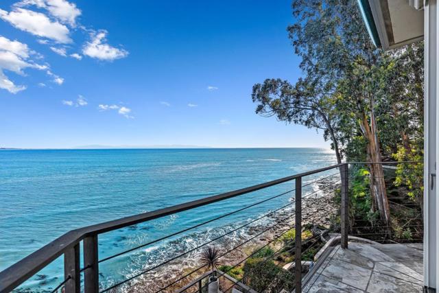 108 Grove Lane, Capitola CA: https://media.crmls.org/mediaz/8080b3cb-b5d2-42be-b1eb-3c61e070462a.jpg