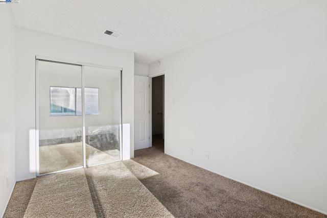 1042 Mohr Ln, Concord CA: https://media.crmls.org/mediaz/8080d45b-5848-4229-8557-08b1b0c47223.jpg