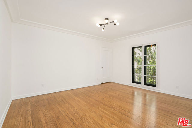 135 N Orange Drive, Los Angeles CA: https://media.crmls.org/mediaz/8080ff4f-0190-42cd-ae82-9589ca3cb2ef.jpg