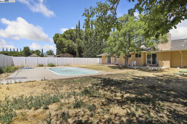 Image 39 of 47 For 16650 Von Sosten Road